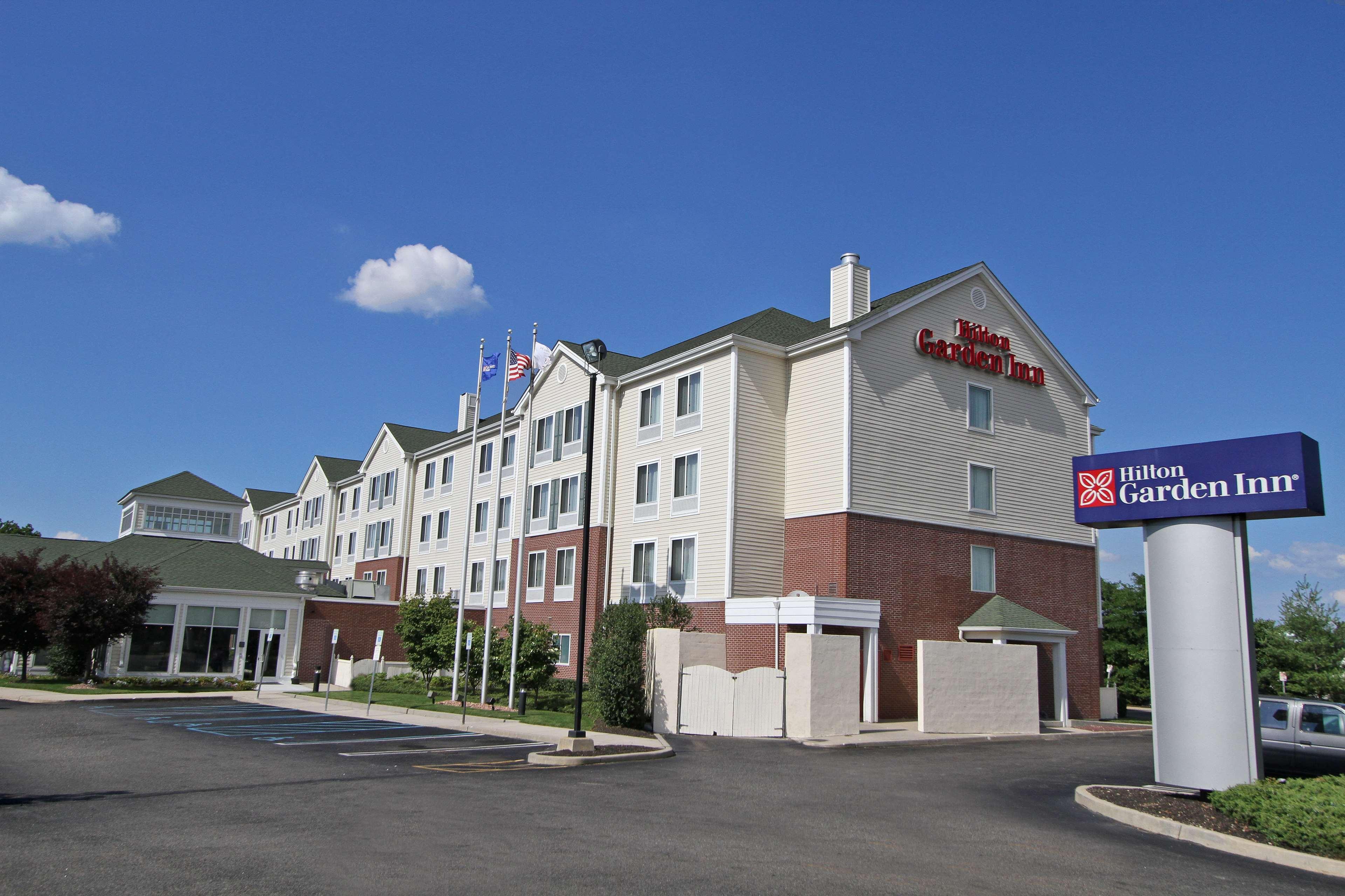 Hilton Garden Inn Westbury Exteriér fotografie